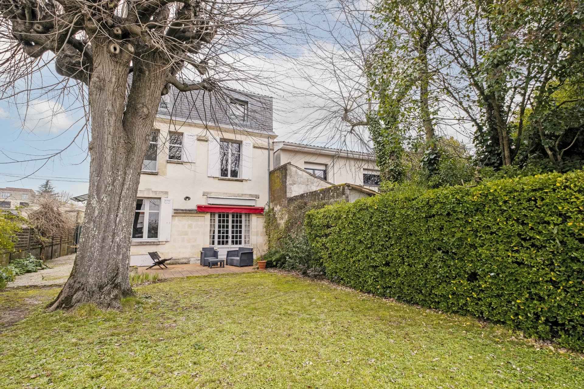 Maison a vendre de 229 m2 bordeaux bel air - Translation missing: en.helpers.application.image_tag.default_alt