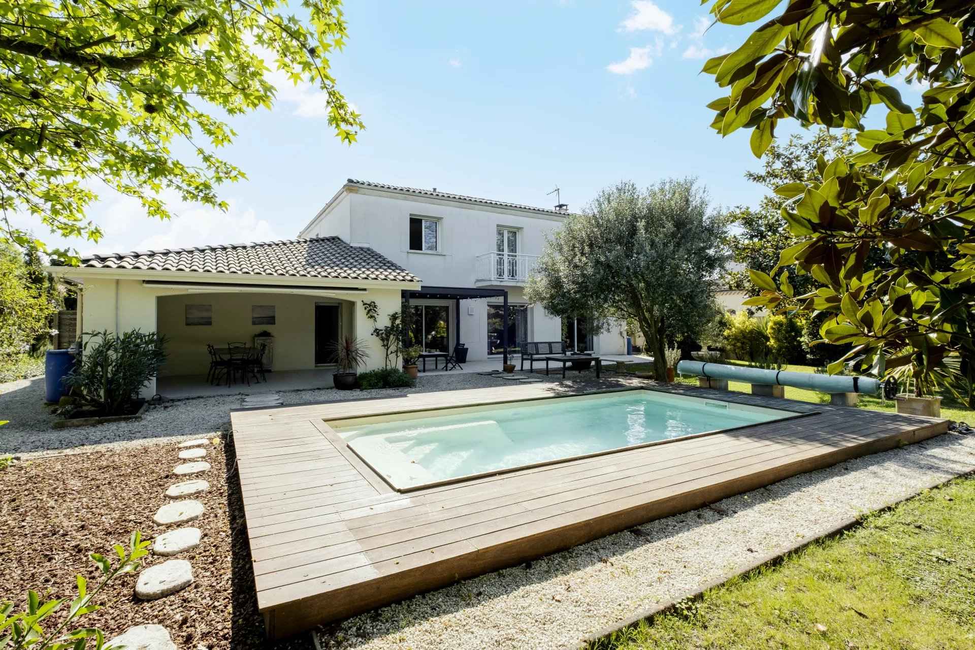 Maison a vendre de 192 m2 merignac - Translation missing: en.helpers.application.image_tag.default_alt