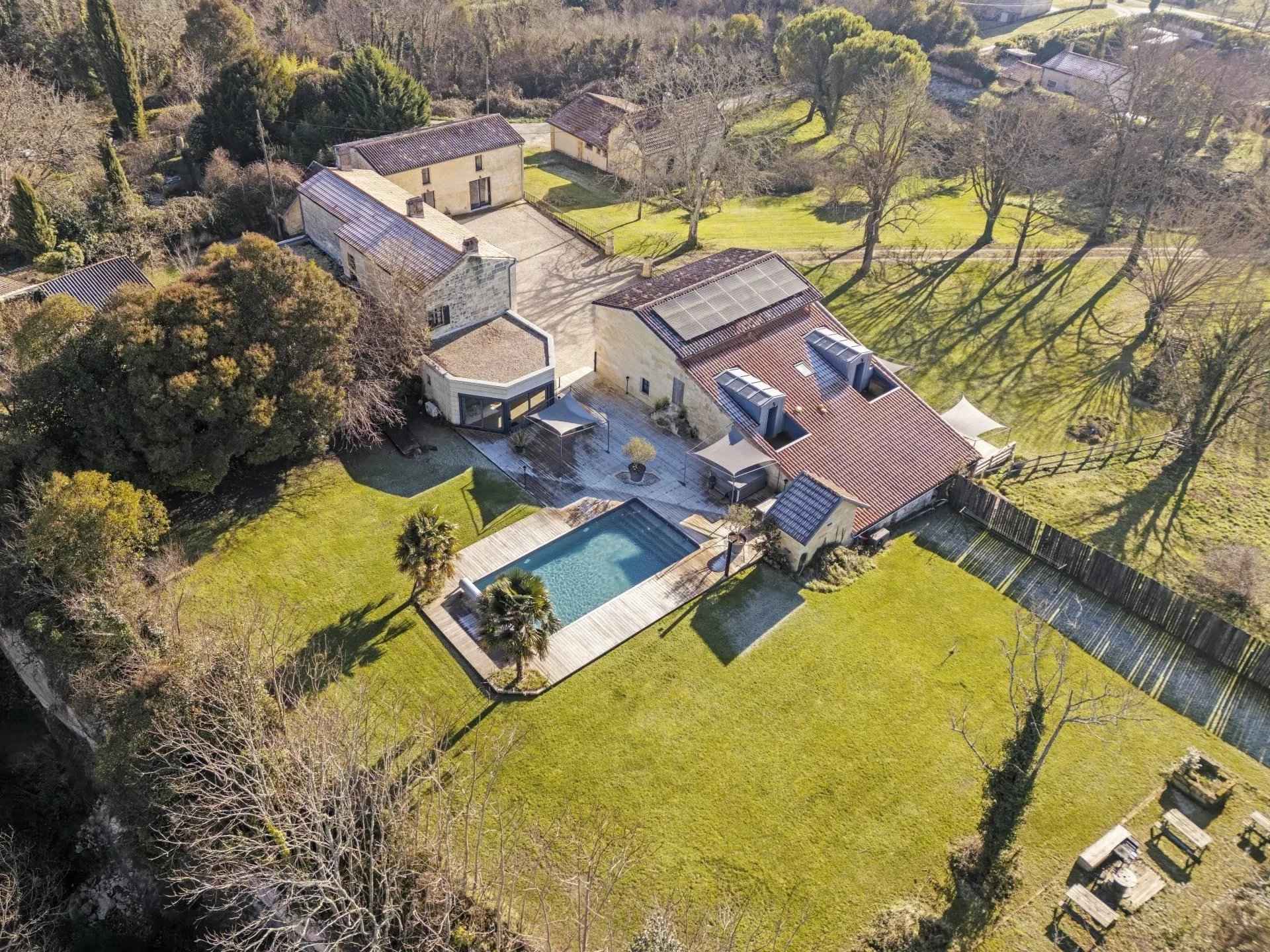 Maison a vendre de 630 m2 prignac et marcamps - Translation missing: en.helpers.application.image_tag.default_alt