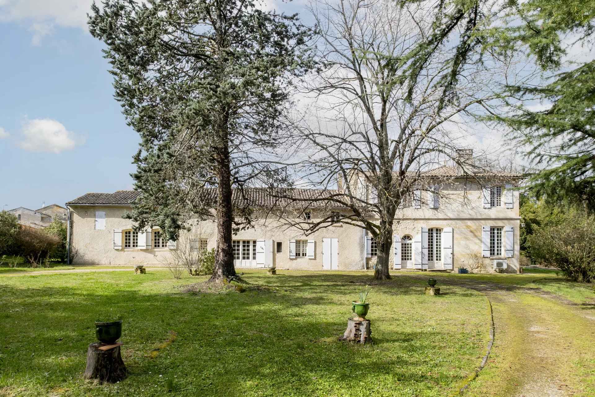 Maison a vendre de 500 m2 arveyres - Translation missing: en.helpers.application.image_tag.default_alt