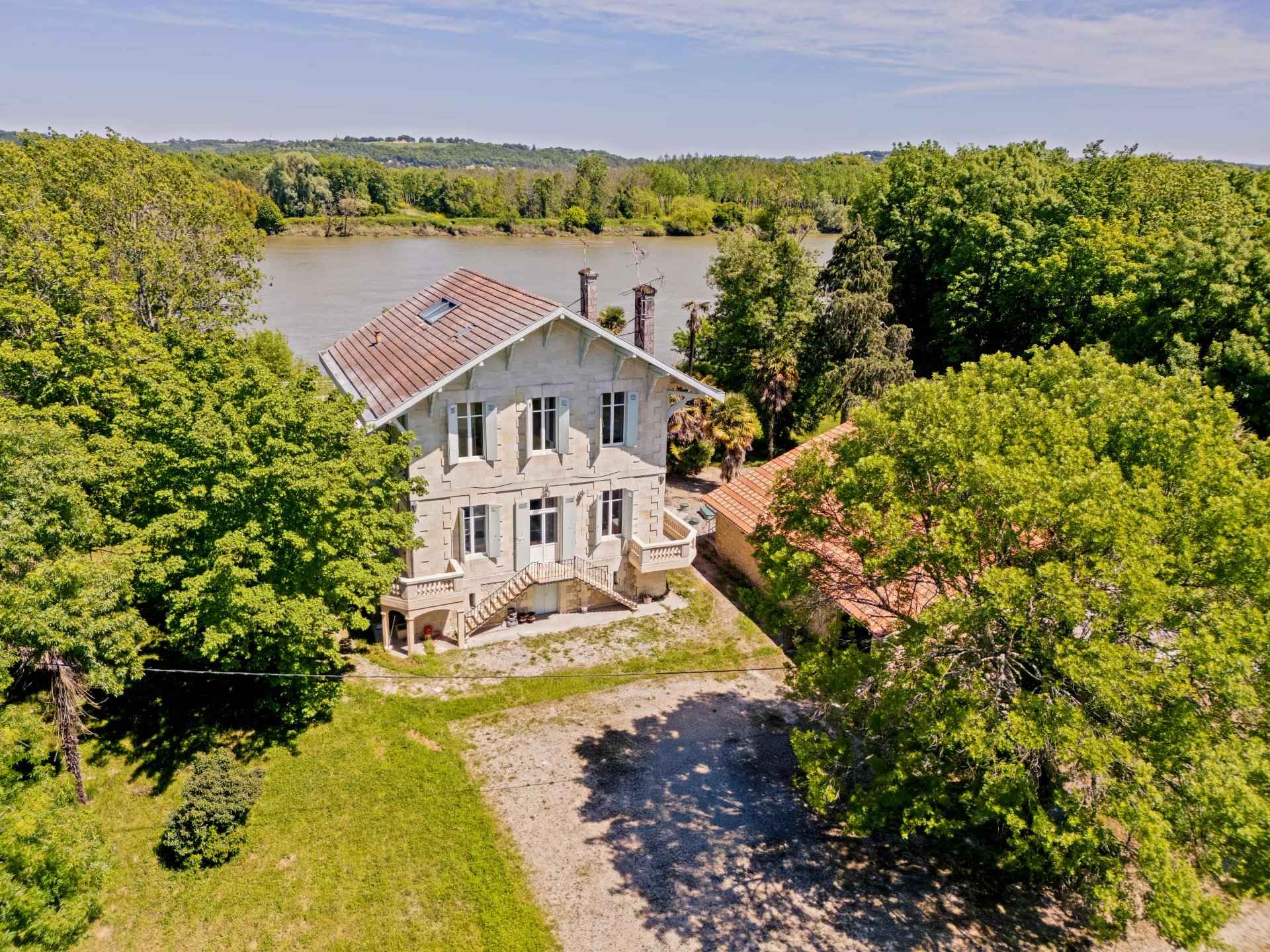 Maison à vendre de 230 m2 Beautiran