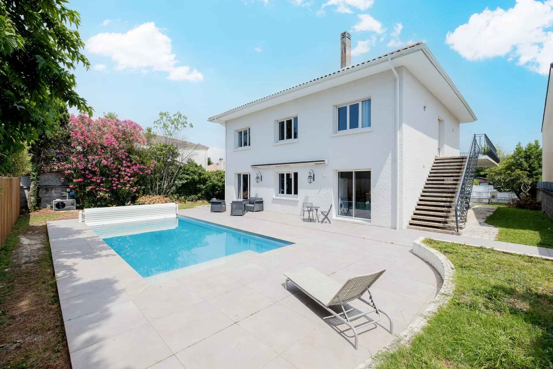 Maison a vendre de 217 m2 merignac capeyron - Translation missing: en.helpers.application.image_tag.default_alt