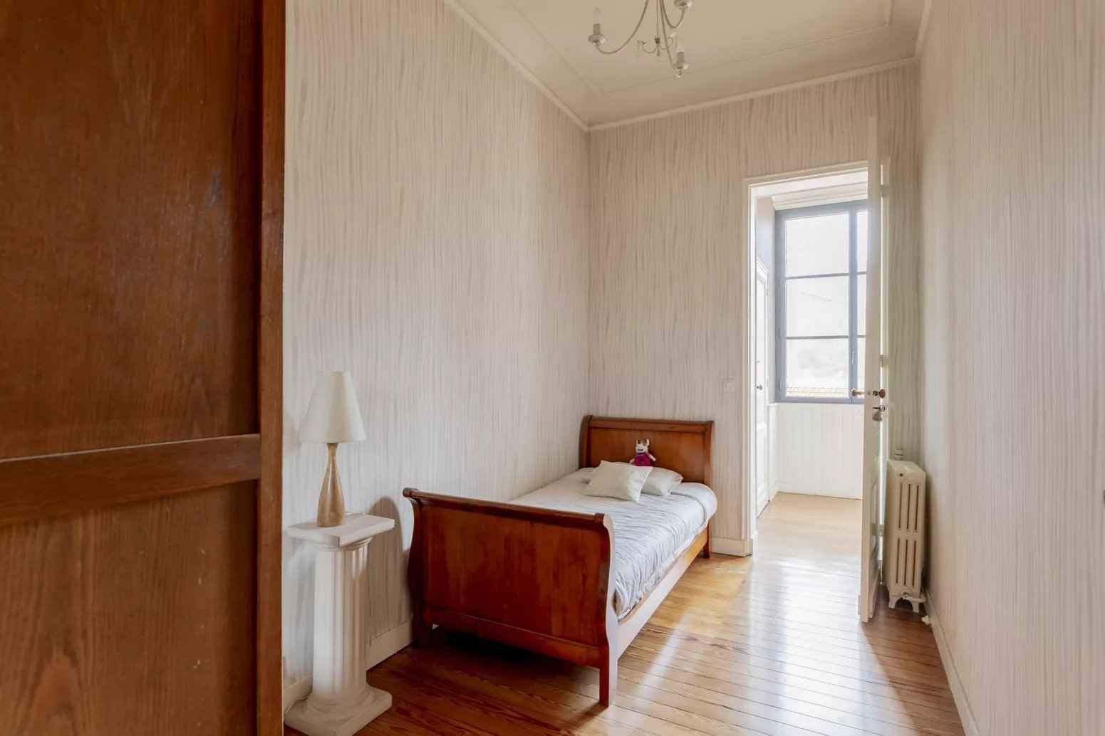 95a9d054a276d56f05ba500bbc24ad5d de14235531 1551 original - Translation missing: en.helpers.application.image_tag.default_alt