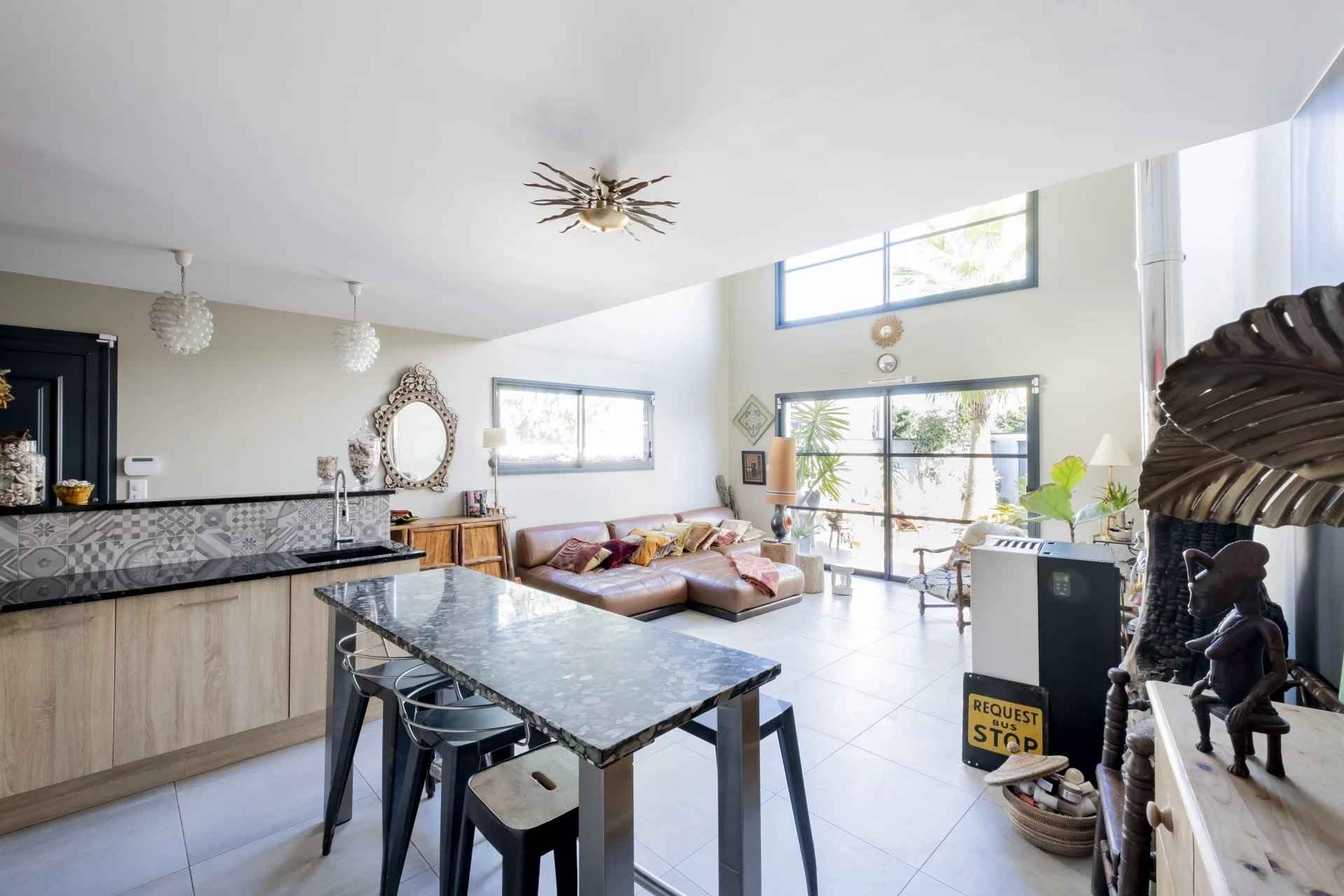 998bd22517bb4e604f961b544c465bfc b03db560c0 1920 original - Attribut alt par défaut.