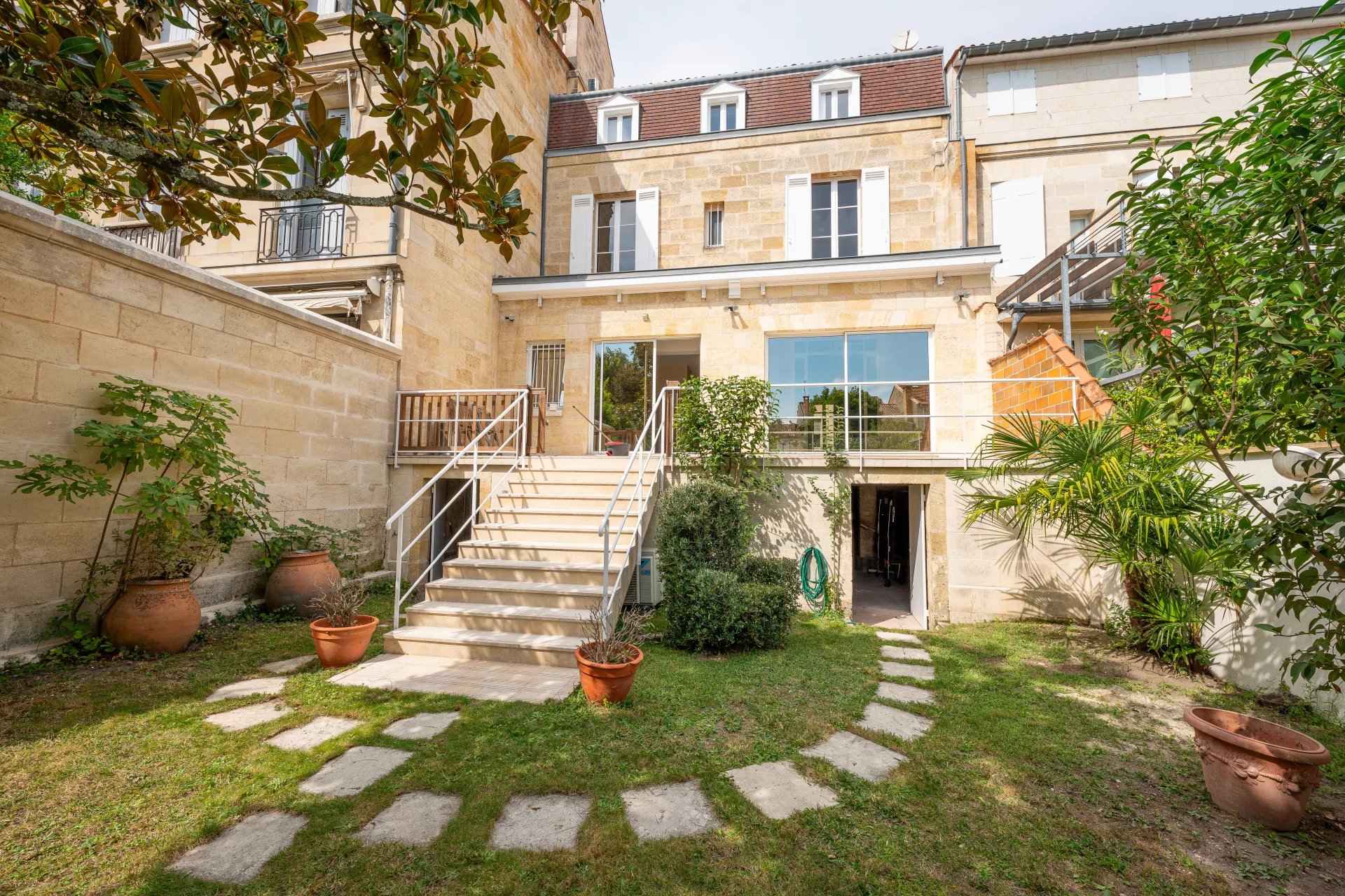 Hôtel particulier à vendre de 435 m2 Bordeaux Barrière du Médoc-jardin