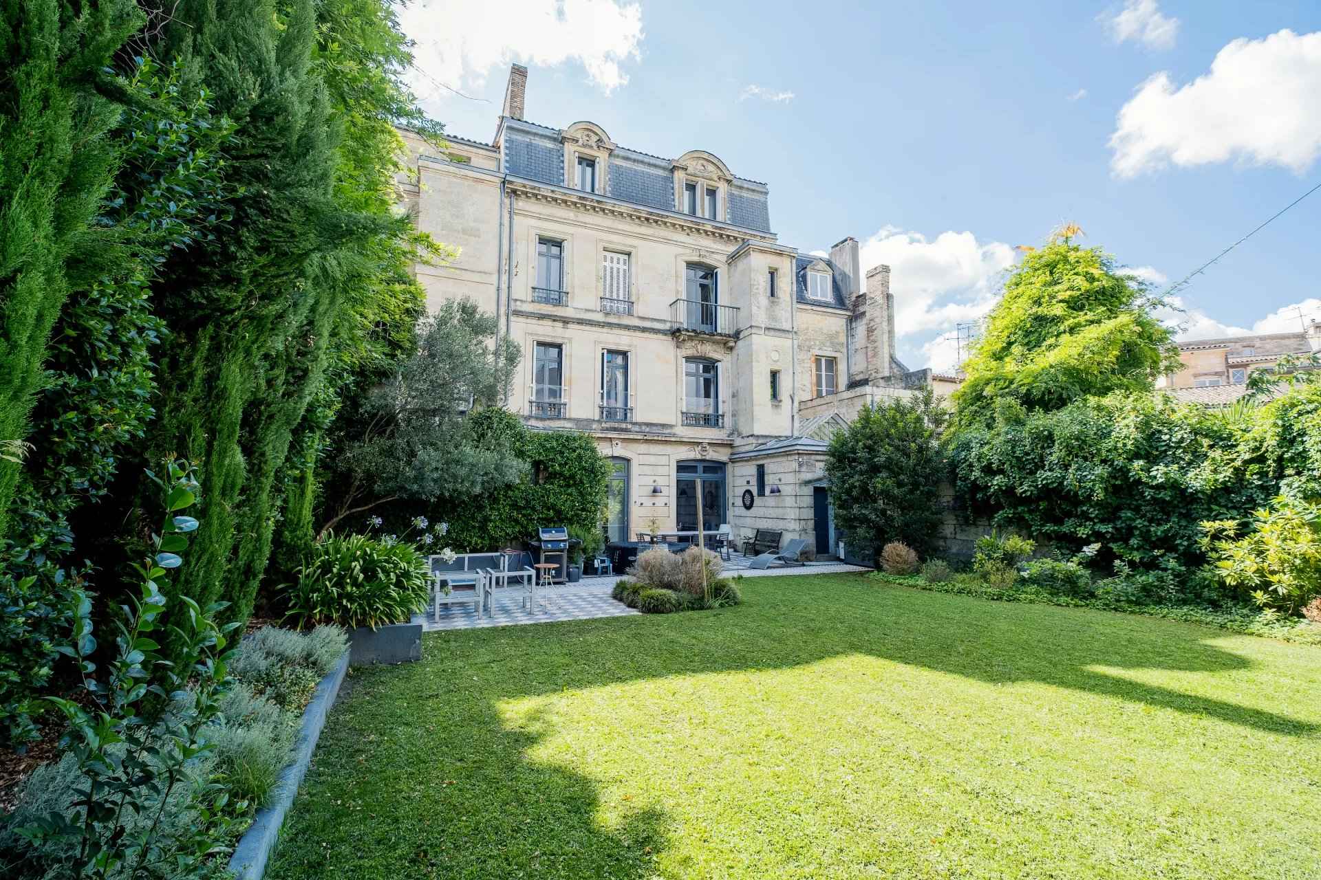 Hotel particulier de 390 m2 Bordeaux Jardin Public