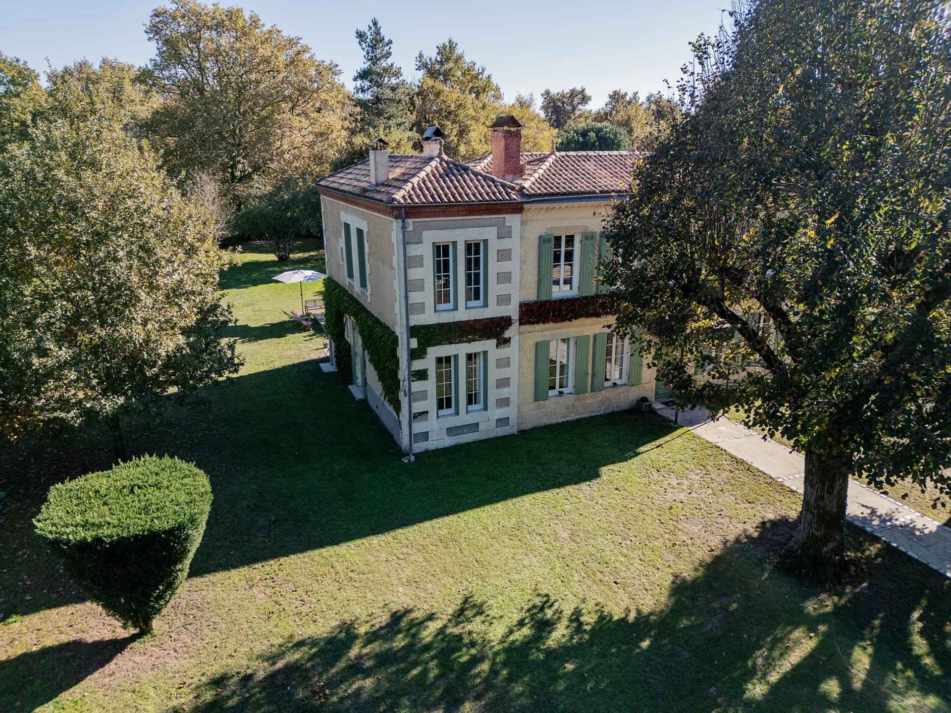 Maison à vendre de 263 m2 Saint-Selve