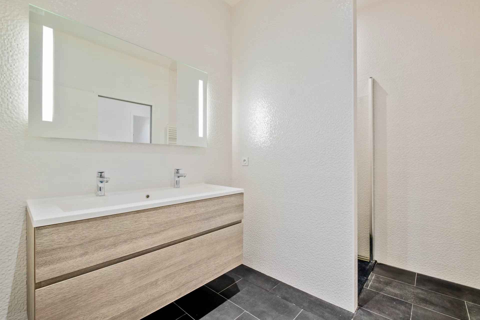 C8c3c21bf2f0321d73a57e6c9b7a3a75 1615a39dc2 1920 original - Attribut alt par défaut.