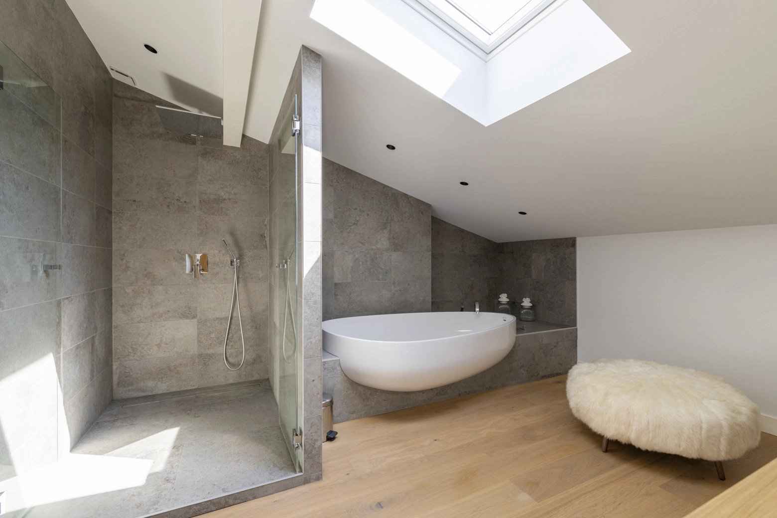 8c8d544f03ec45b74b21c9e2a3af0418 40ad74e514 1560 original - Attribut alt par défaut.