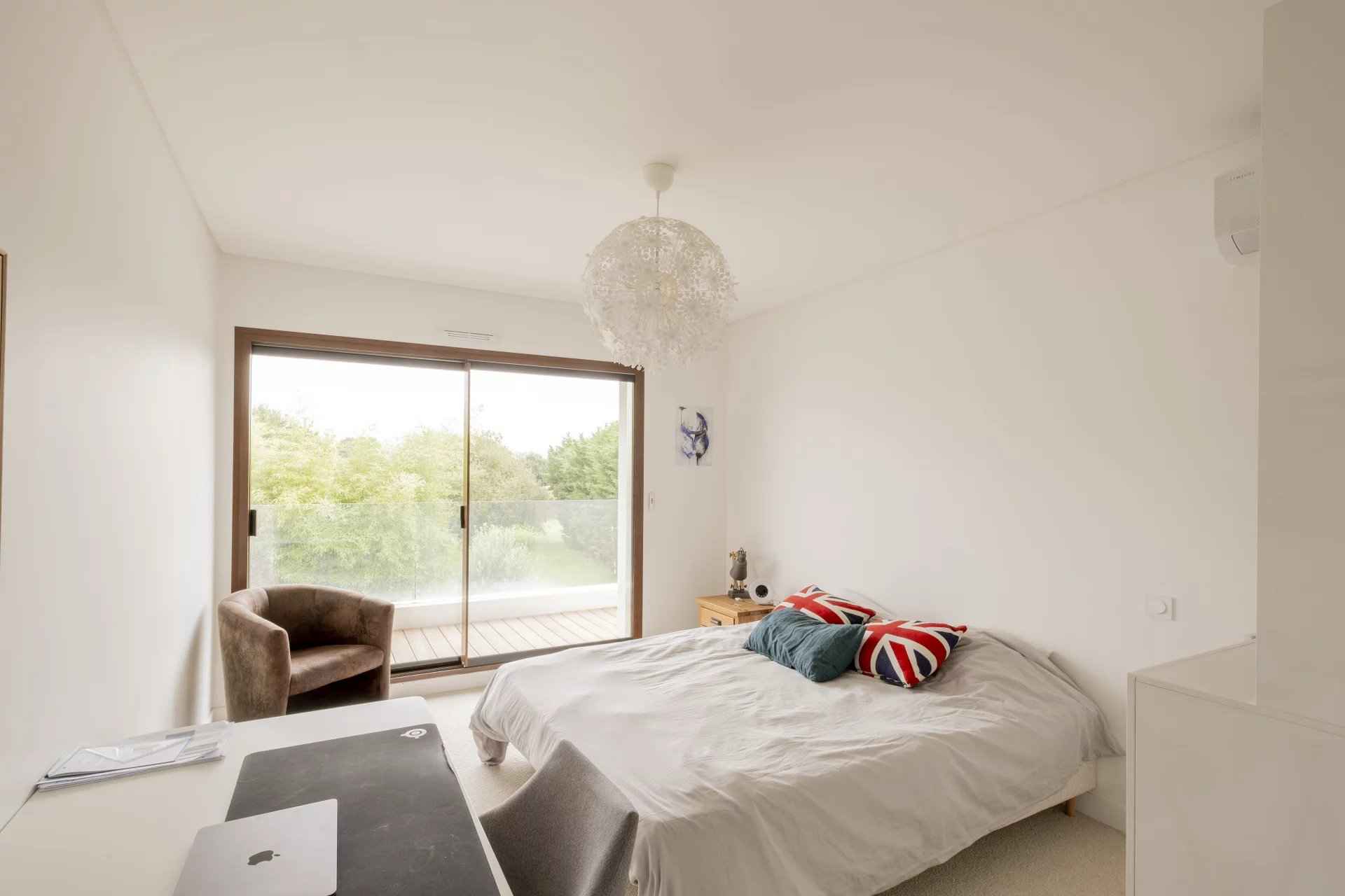 Cf3d2a97ecd4735619cdc412a39fca40 893d0cc649 1920 original - Attribut alt par défaut.