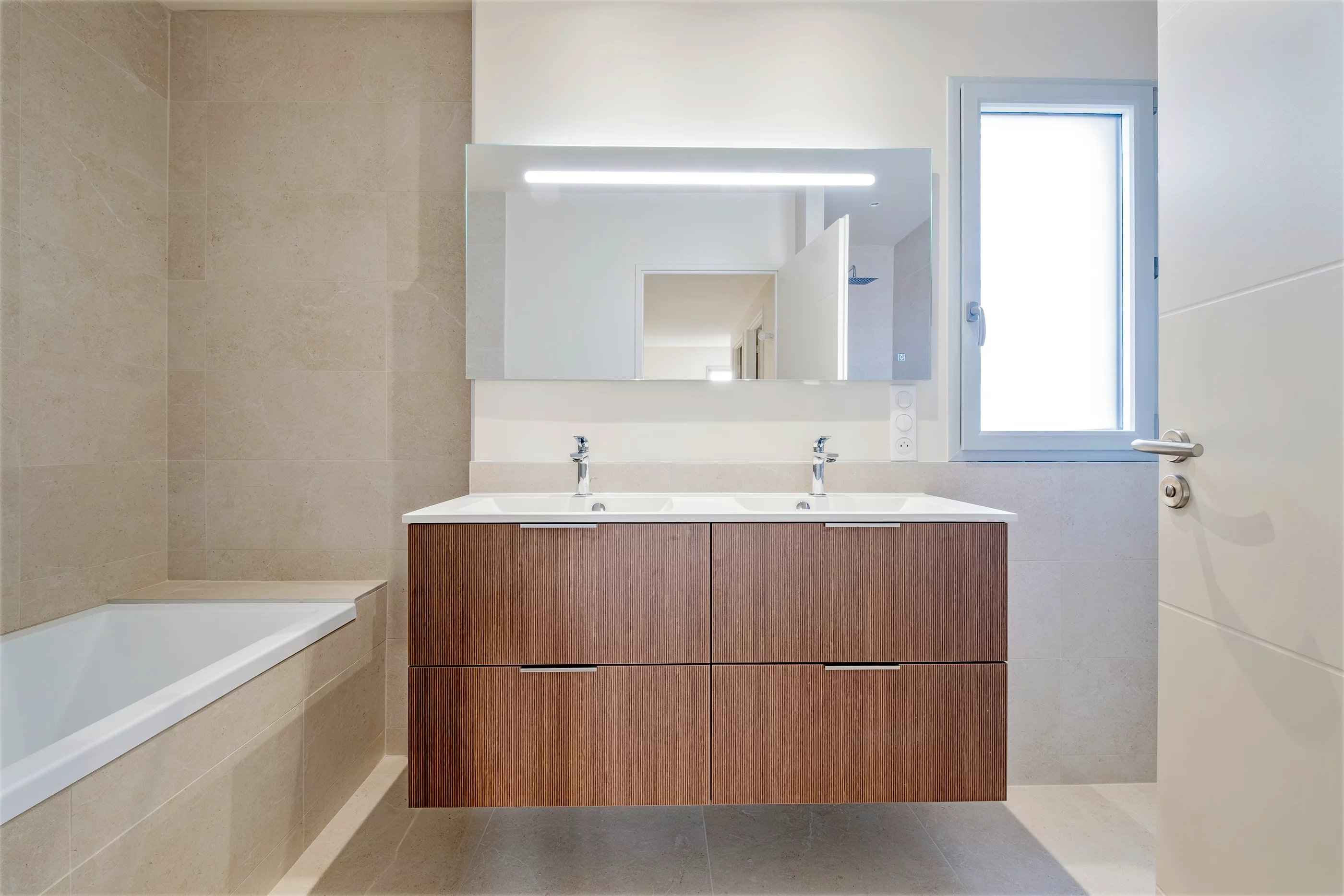 0954e618d9f0812af1ef6843f0416858 c7ca0b7abb 2800 original - Attribut alt par défaut.