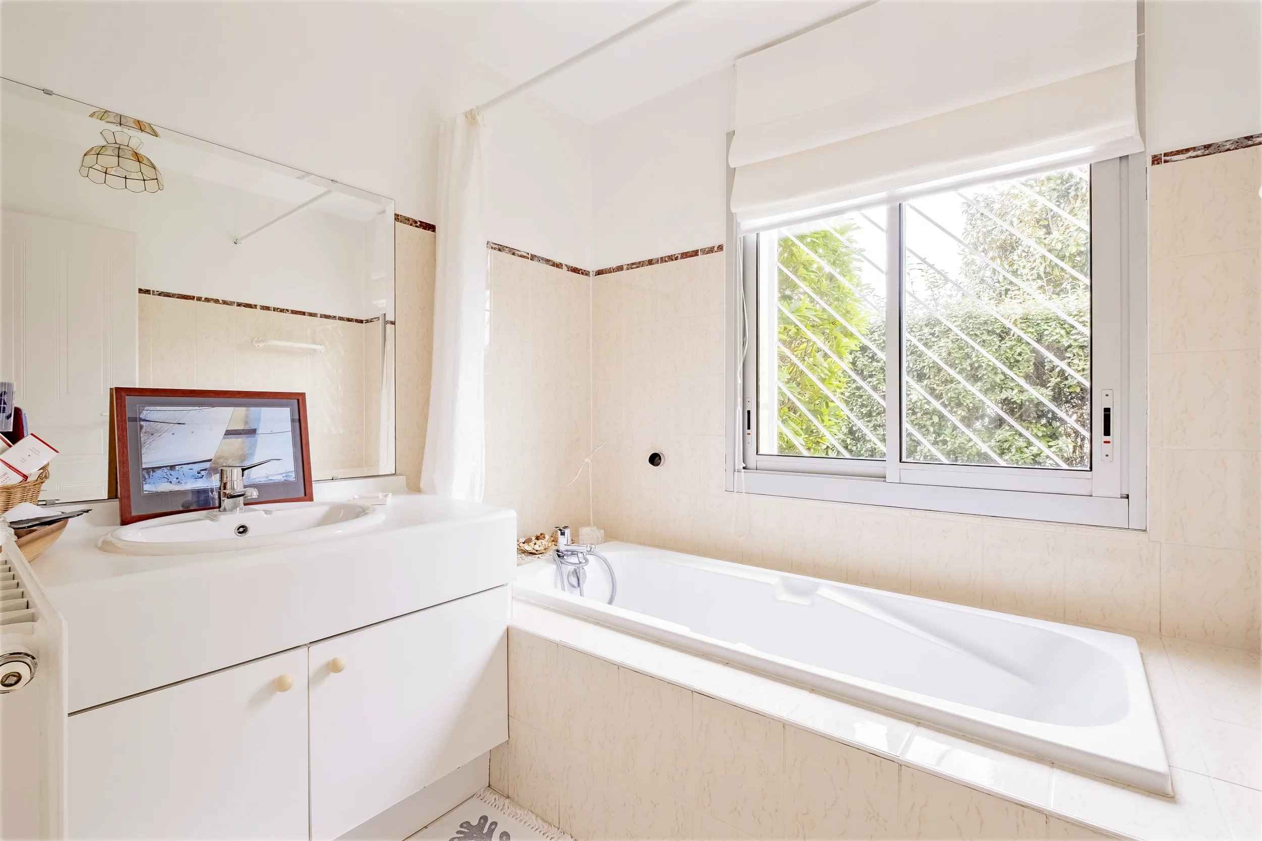 0af85a2dee8d98a7de086f2d3be4eae8 242b4089e2 2500 original - Attribut alt par défaut.