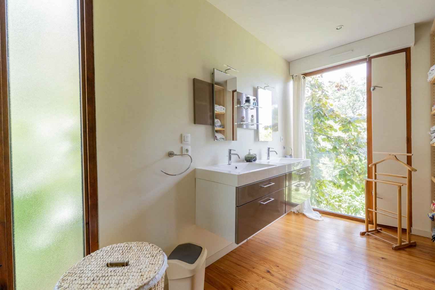 0abb2ab4b6a1cff98dbb6ae8b9280e23 c726094fcb 1526 original - Attribut alt par défaut.