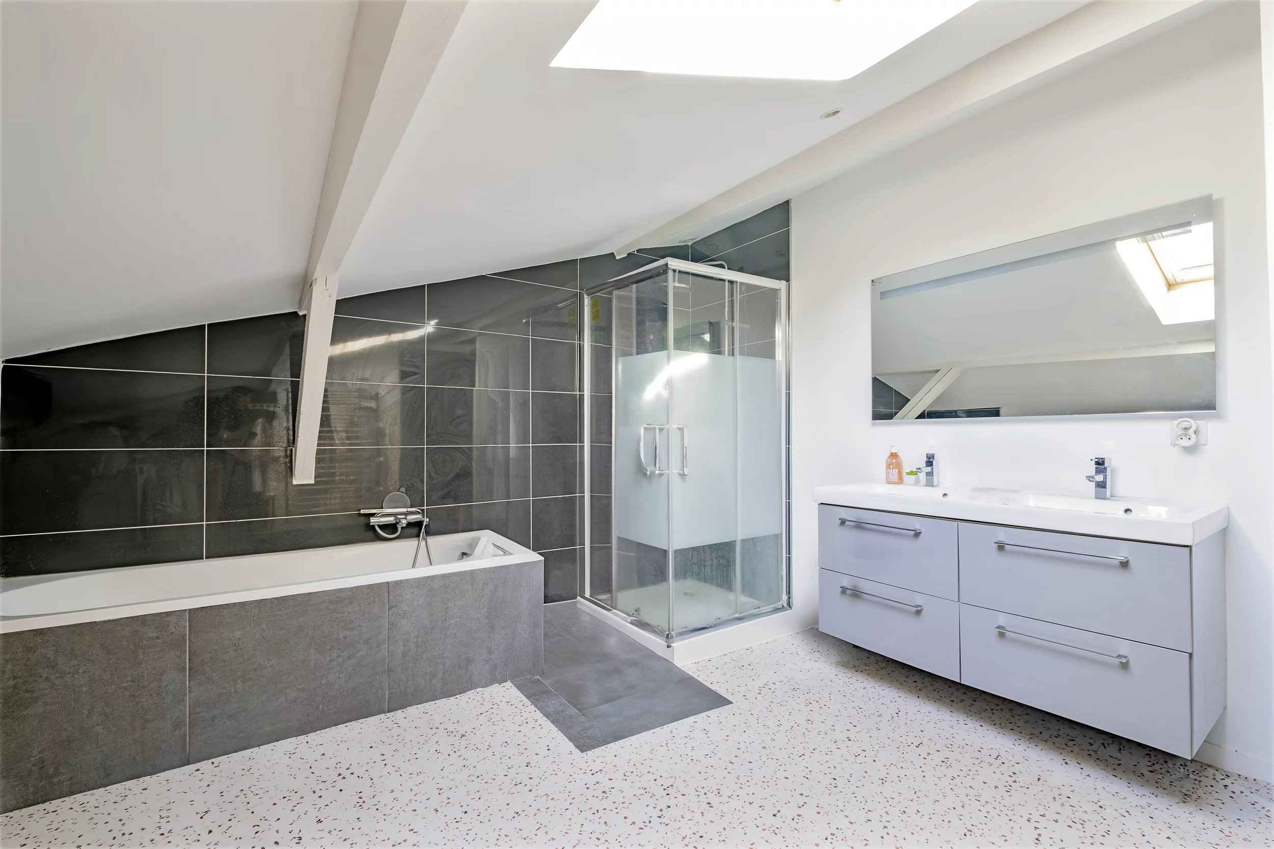 8688b1f77c8fb37719b1a61512931804 d096a39ce6 2500 original - Translation missing: en.helpers.application.image_tag.default_alt