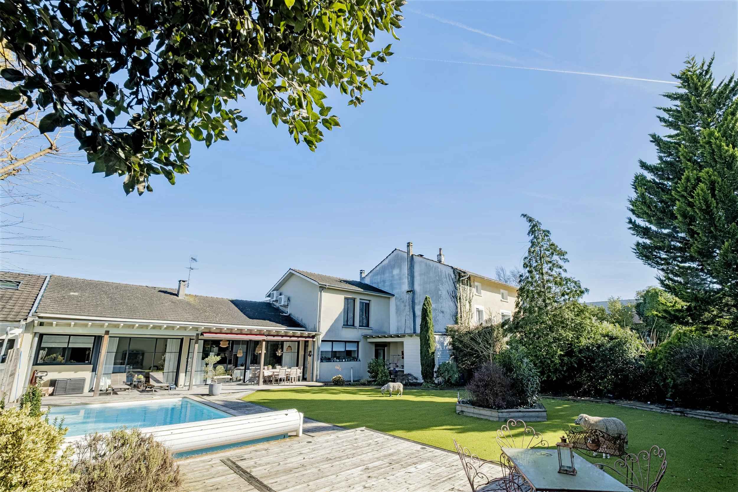 08164060ad0b86ba42e0993f21ae8f75 adf490e8fe 2500 original - Translation missing: en.helpers.application.image_tag.default_alt