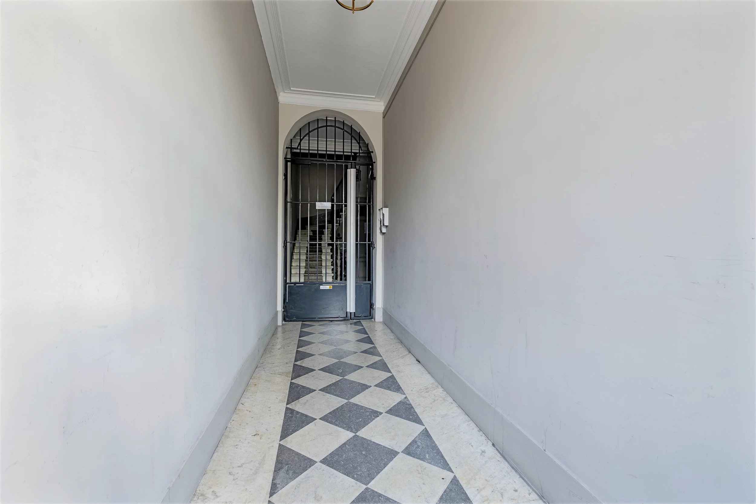 A340bc3a71943ca7990e1a68573fd2bc 506f4ca51f 2500 original - Attribut alt par défaut.