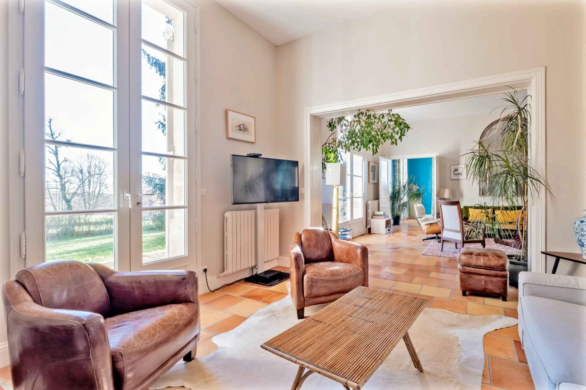 892d06799d25b4e8b41ed51ec26c48e8 adce548fae 1920 original - Attribut alt par défaut.