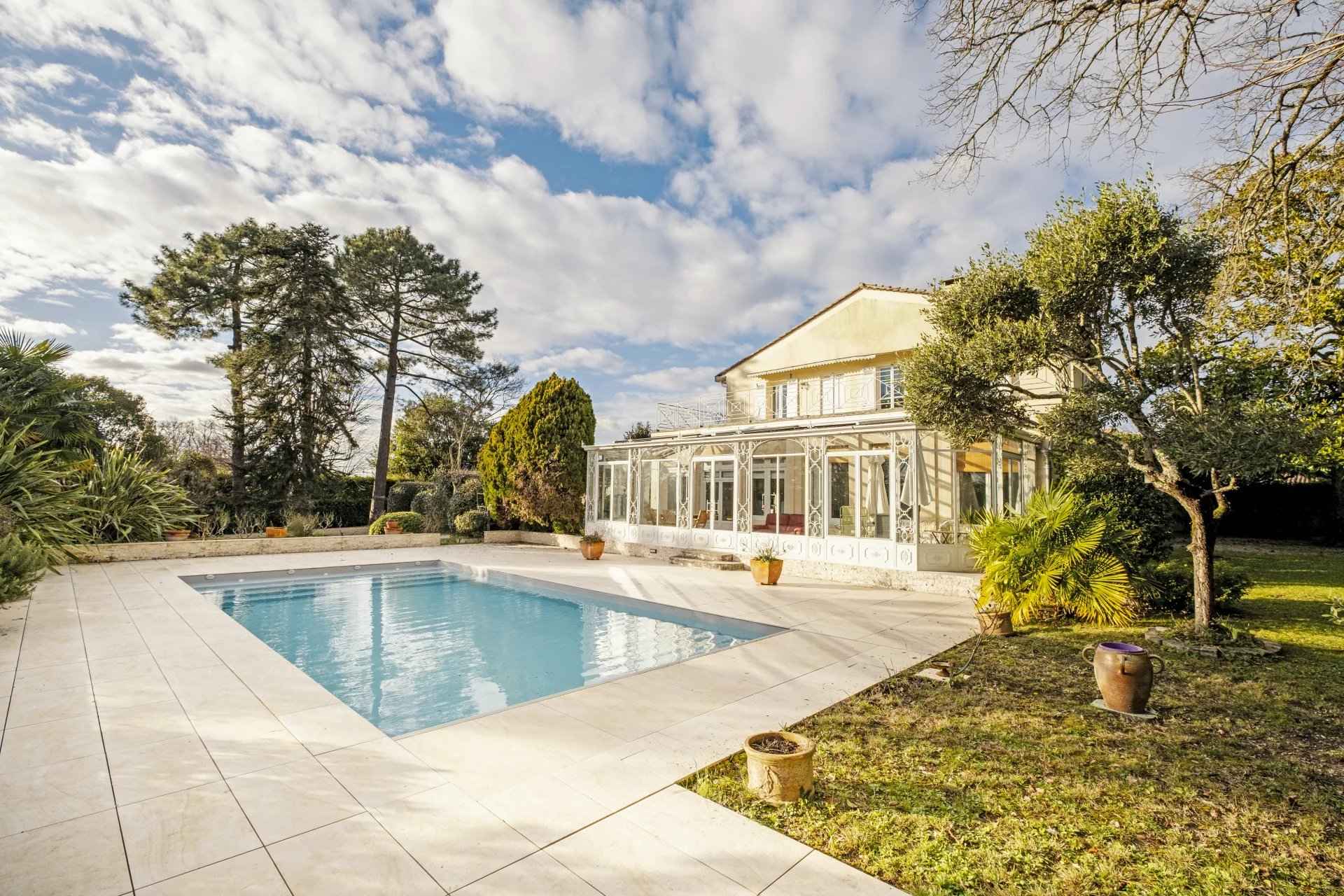 Maison à vendre de 348 m2 Carignan de Bordeaux