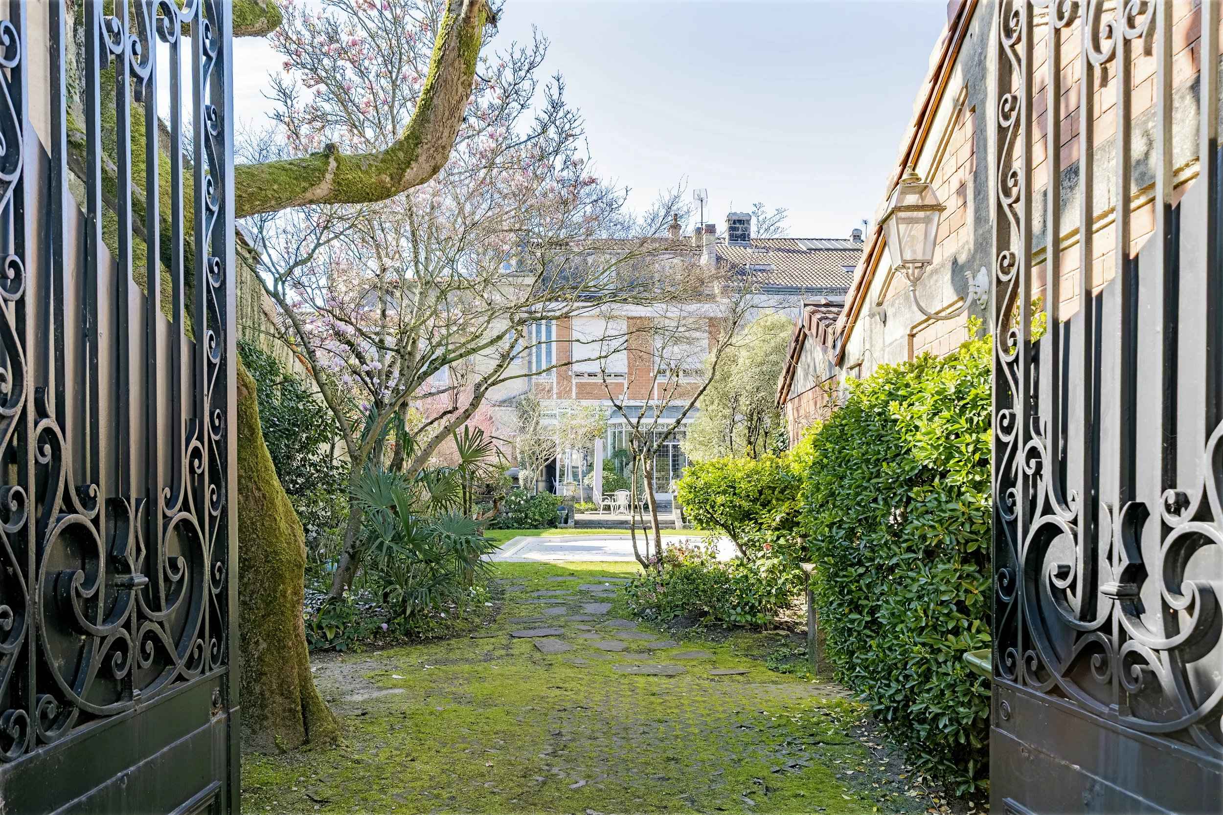 C22f9f760e0426c77e6029aeea70a920 1be7bb34ae 2500 original - Translation missing: en.helpers.application.image_tag.default_alt