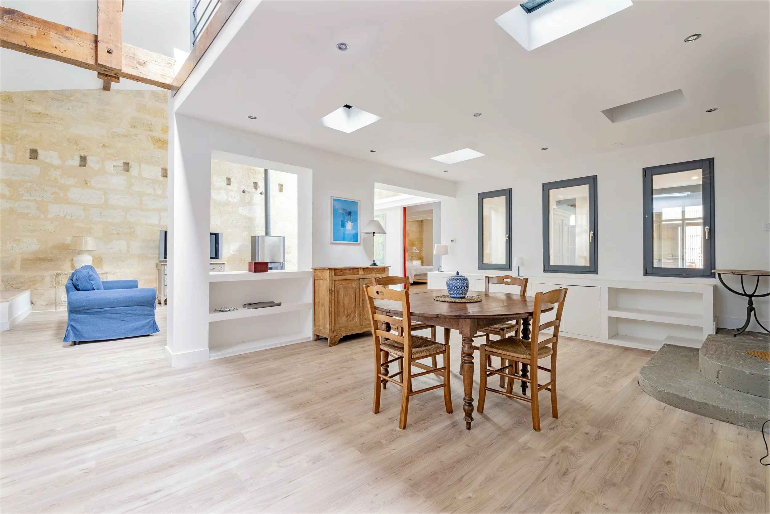 Aa71256a30ed3154d919d14ce8d1ddc0 e75c3245c7 2500 original - Translation missing: en.helpers.application.image_tag.default_alt