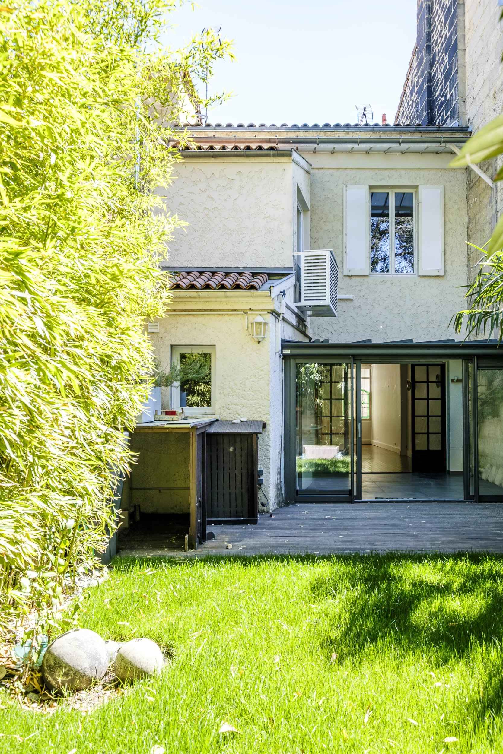 3f19acf67e58e9e0d7483038ae838fc6 72ffd6a08c 2500 original - Attribut alt par défaut.