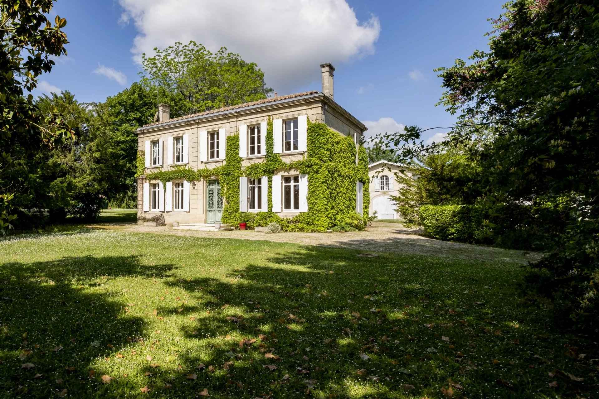 Propriété à vendre de 602 m² Saint-Loubès