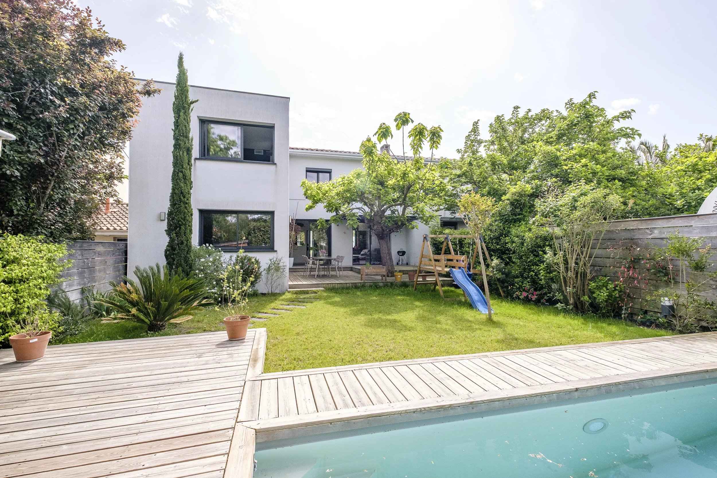 Fac0692cc16314ea3a769abef8f78134 f10861a0c9 2500 original - Attribut alt par défaut.