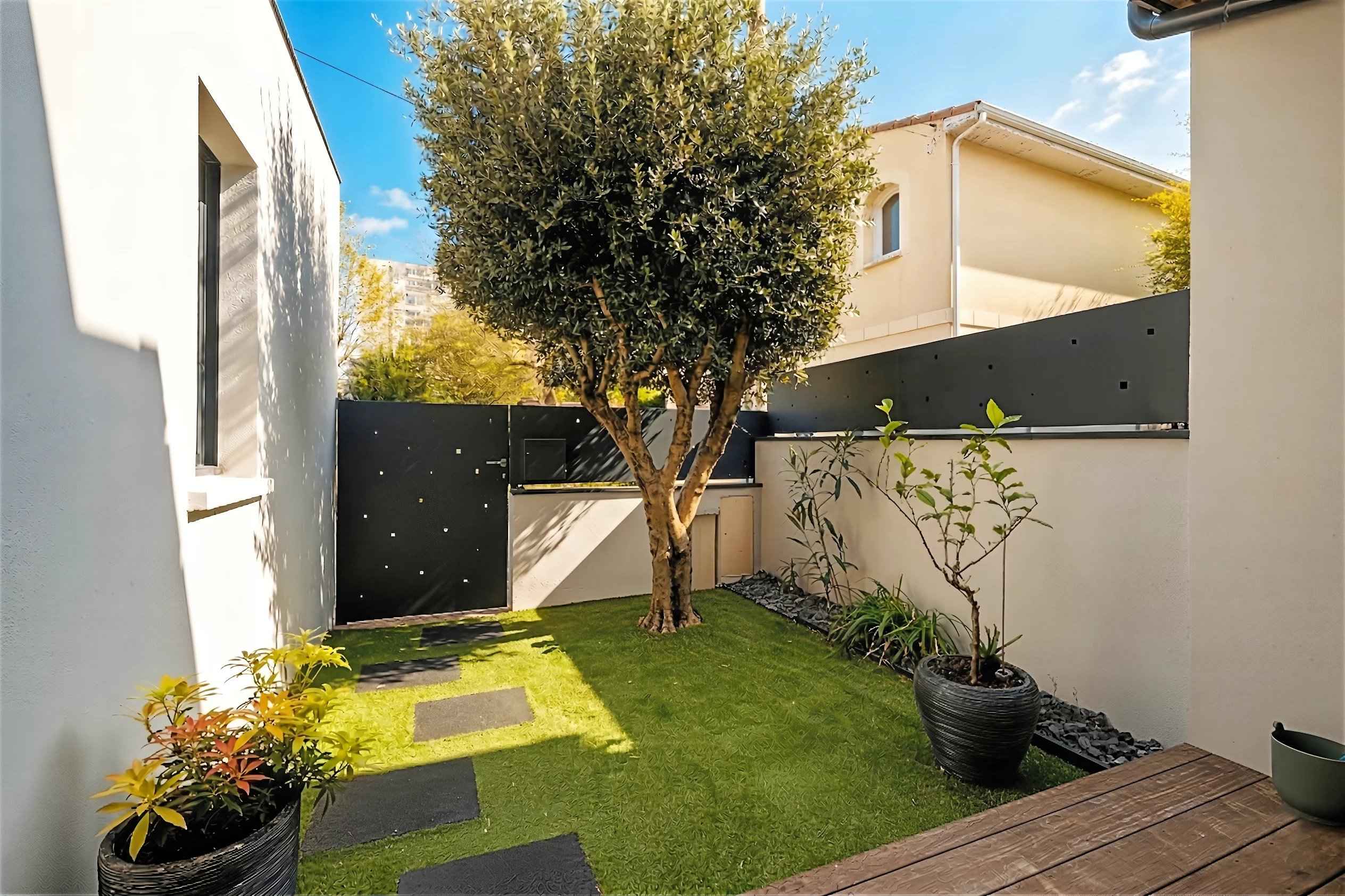 5e3ec5ac903f504d63547f1ebd3999c9 ade64d97a6 2528 original - Attribut alt par défaut.