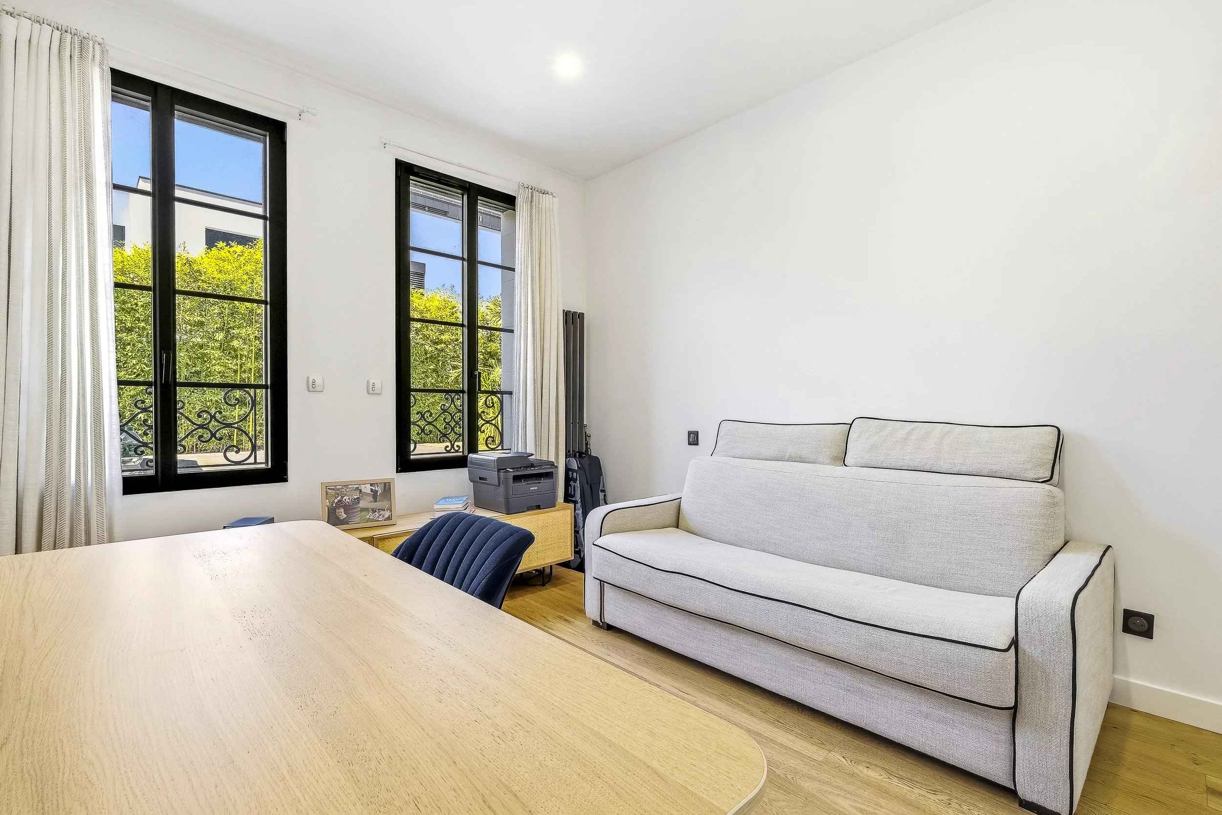 63599dac174510e4b4c5f615d311f74a 3c79129c94 2500 original - Attribut alt par défaut.