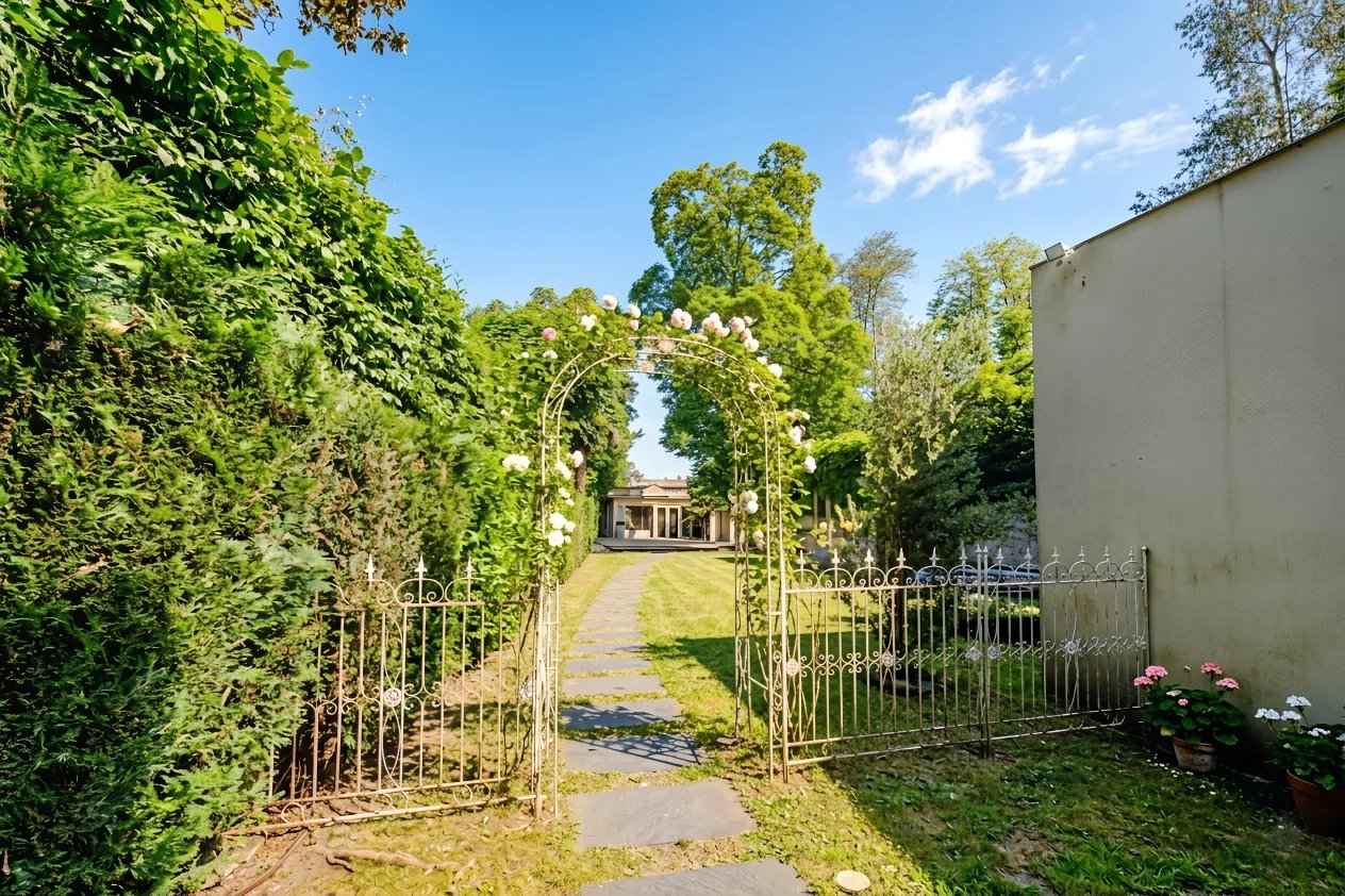 223dcffb2e64035a933cbdd7b7c77fa0 f835e46b70 1264 original - Attribut alt par défaut.