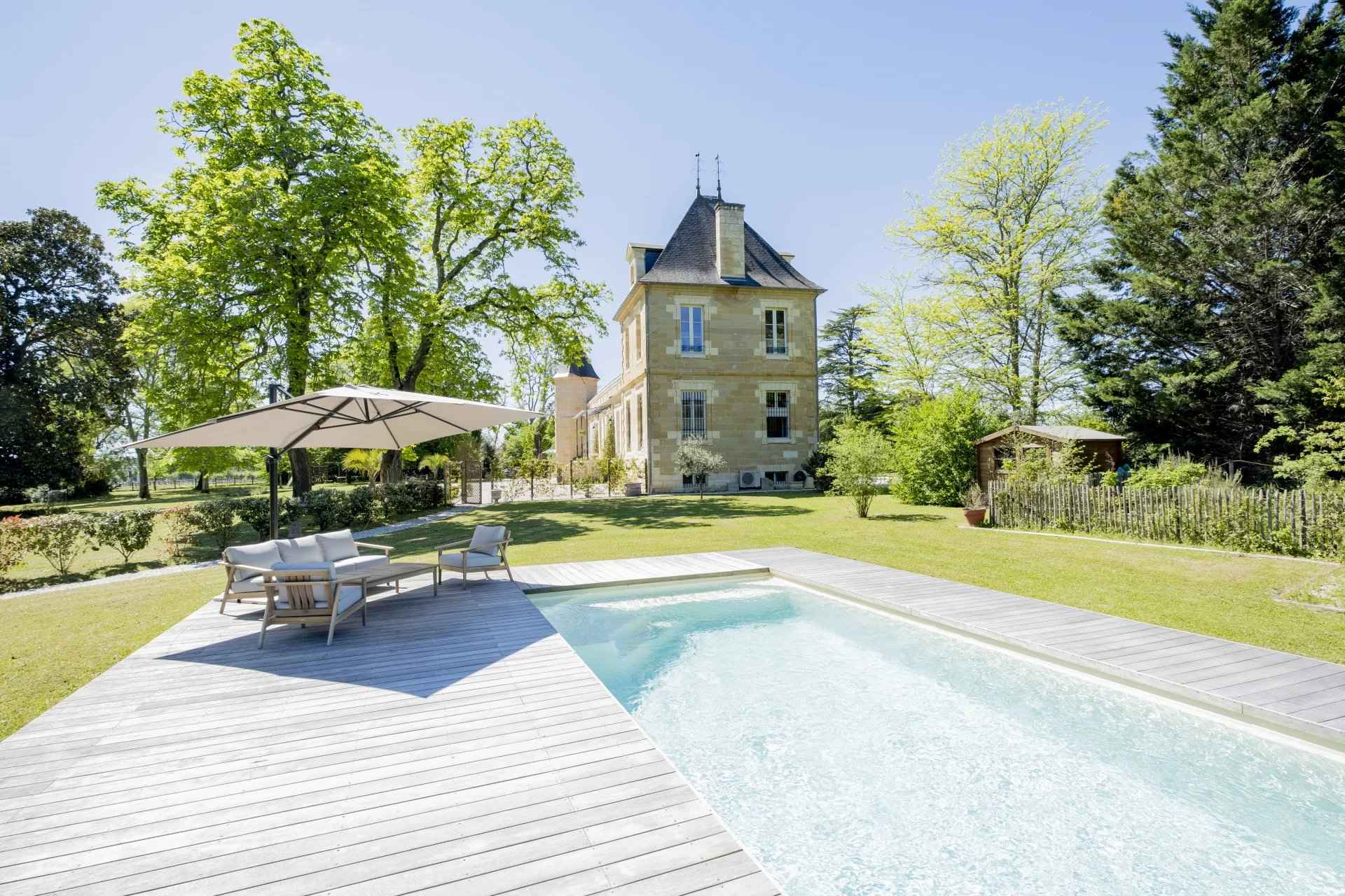 Château à vendre de 700 m² Léognan