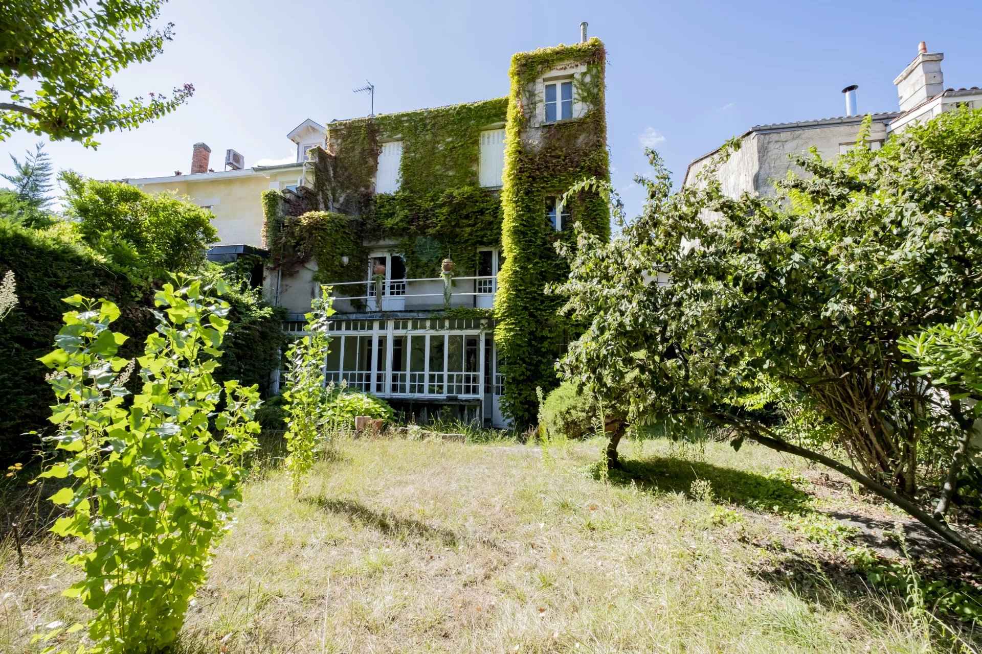 Maison à vendre Bordeaux Chartrons de 250 m² avec jardin