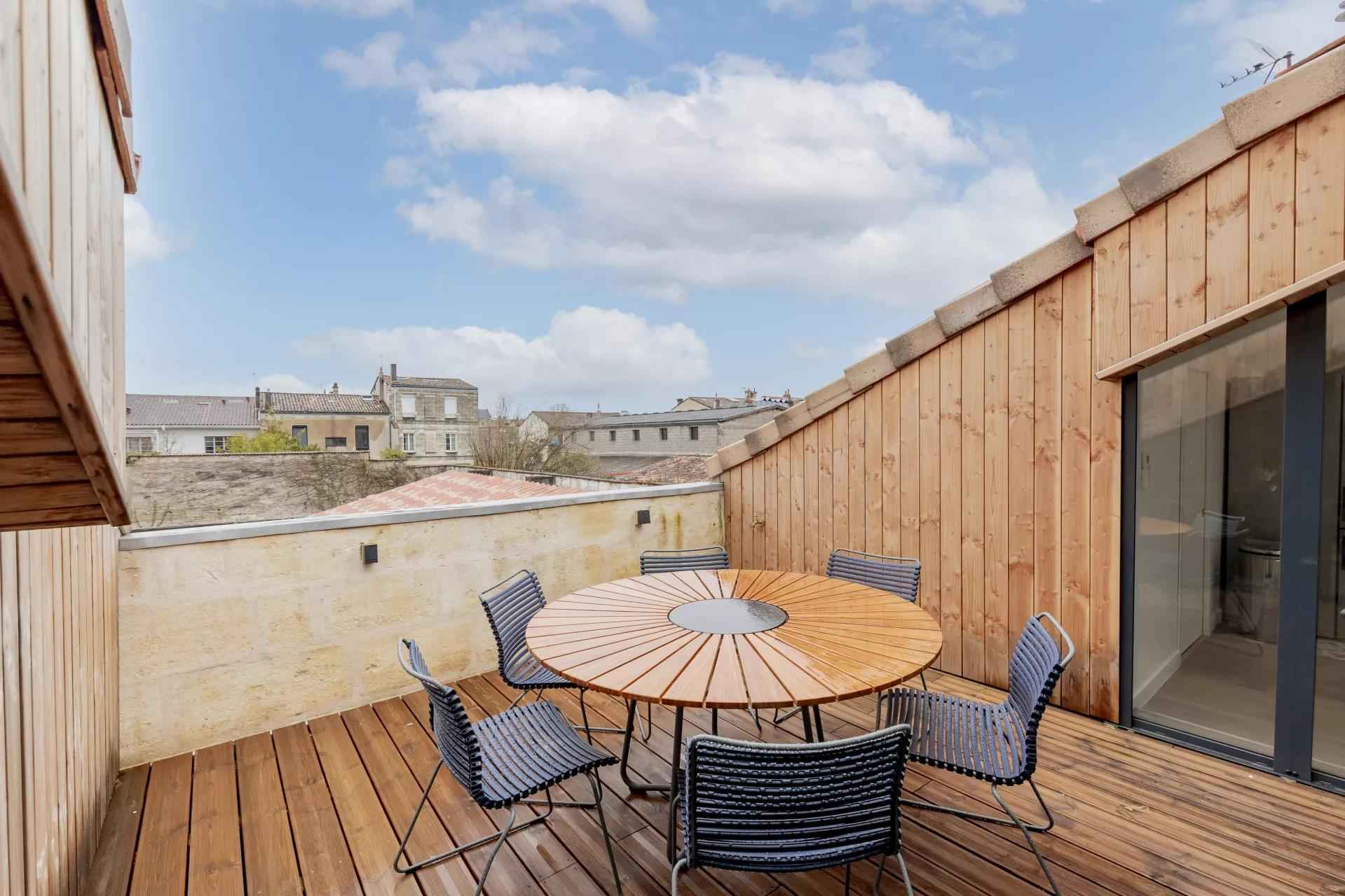 Appartement à vendre avec terrasse Bordeaux Croix Blanche 