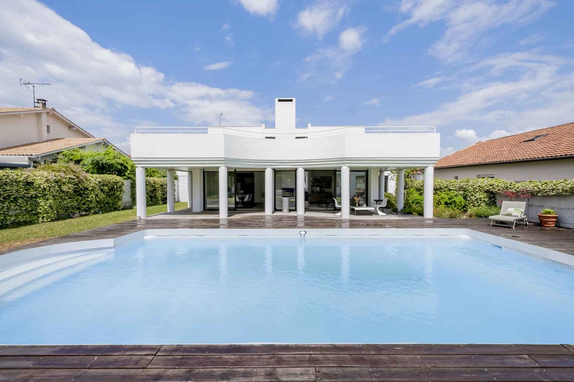 Maison à vendre Eysines de 245 m2 avec piscine et garage