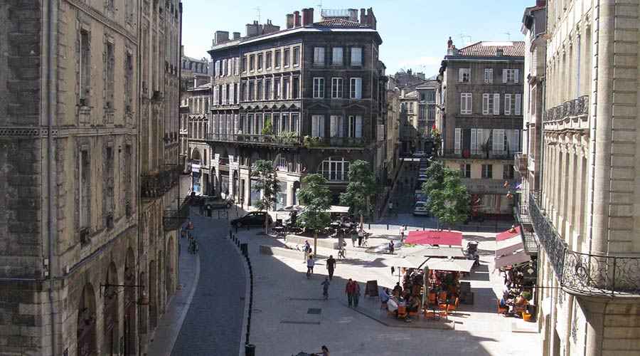 Place du Palais à Bordeaux Place du Palais à Bordeaux