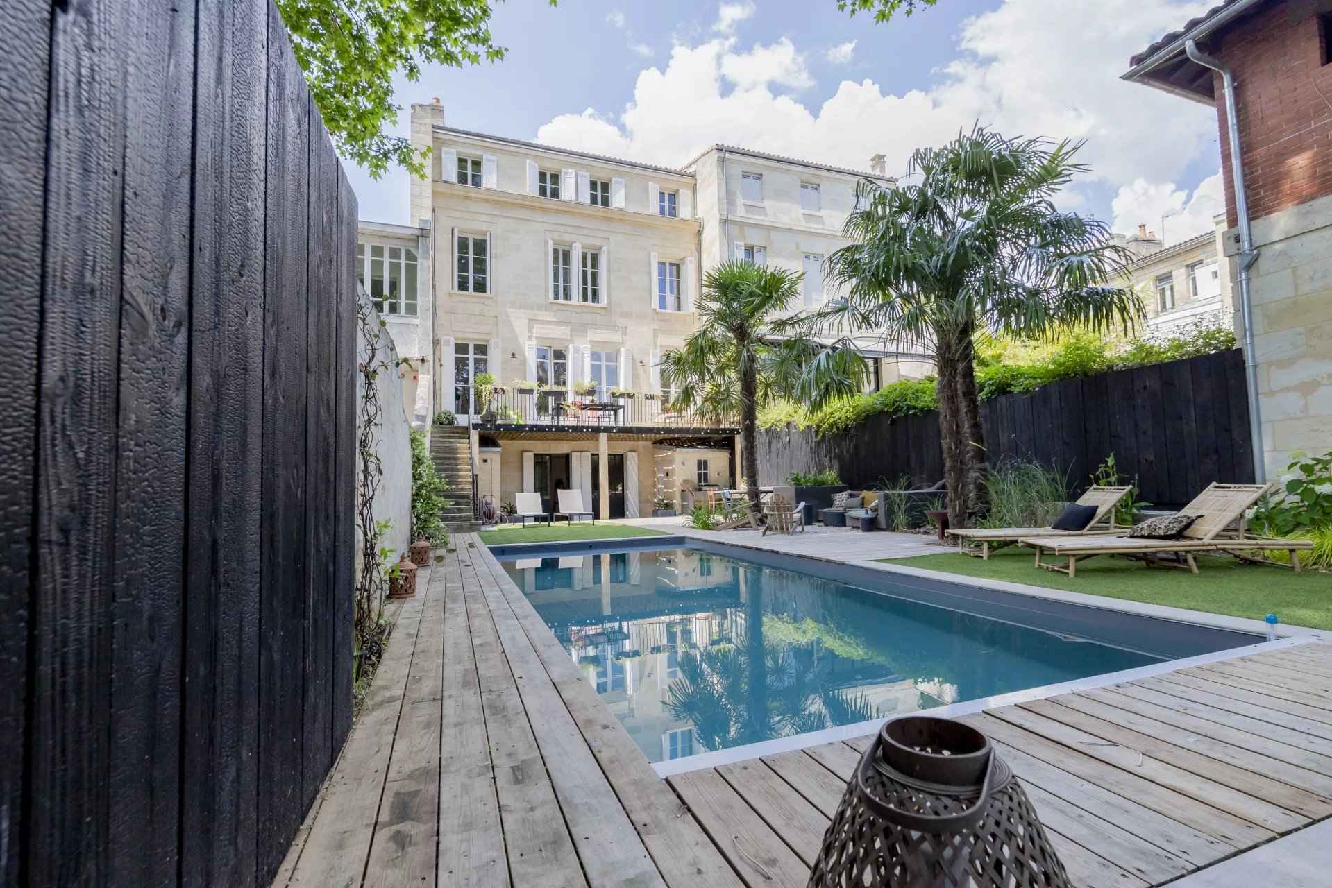 Maison Bordeaux Saint-Seurin 318 m2 jardin et piscine 
