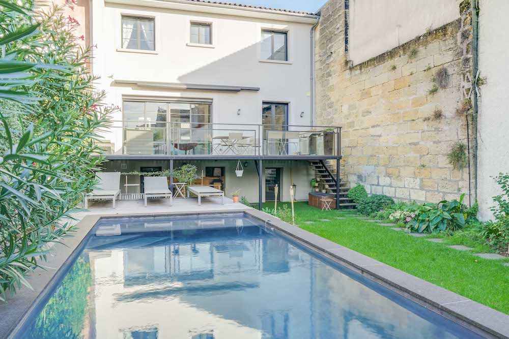 Houses with pool in Bordeaux